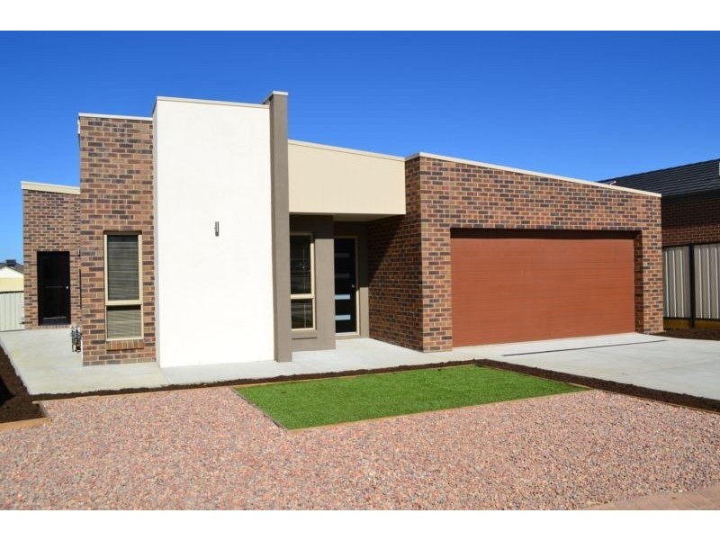 6 Garnet Court, Kangaroo Flat VIC 3555