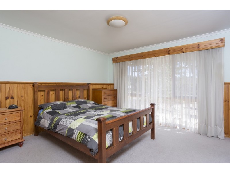 1 Akoonah Drive, Golden Square VIC 3555