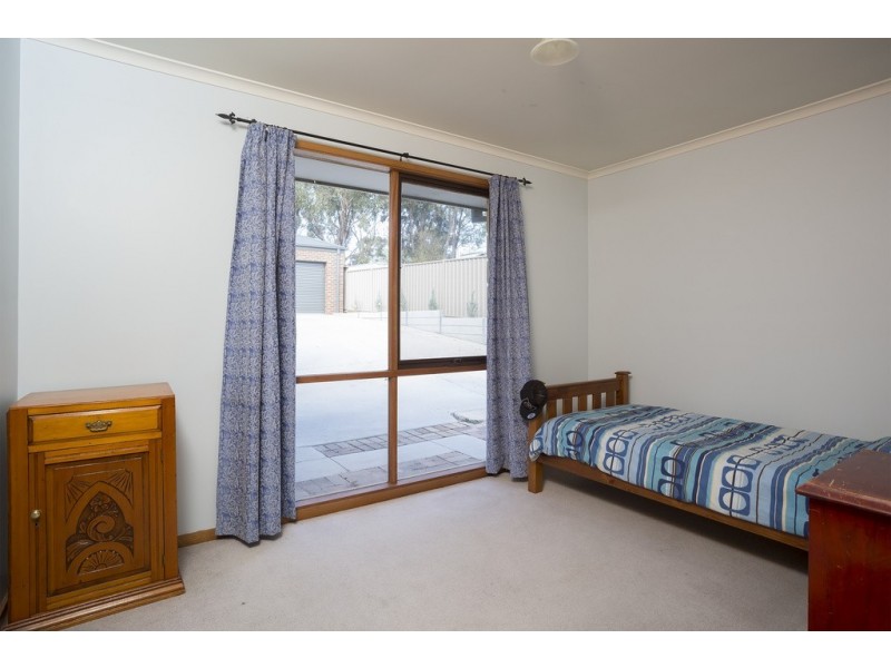 1 Akoonah Drive, Golden Square VIC 3555