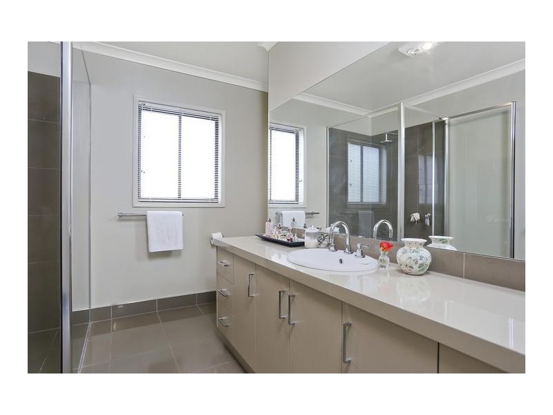 137 Havlin Street East, Flora Hill VIC 3550