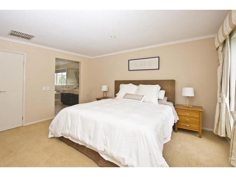 5 Orchard Walk, Strathfieldsaye VIC 3551