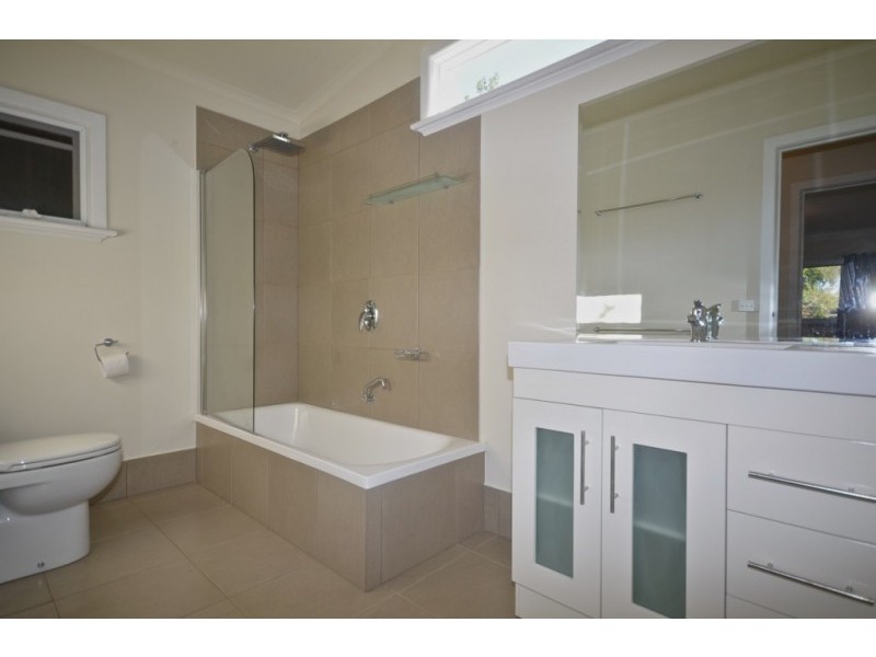 24 Lansell Street, East Bendigo VIC 3550