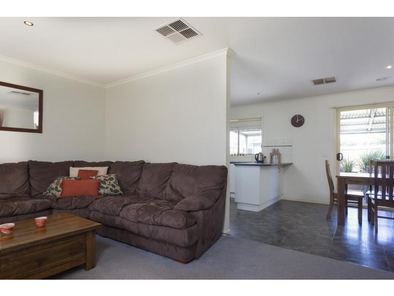 81 Mistletoe Street, Golden Square VIC 3555