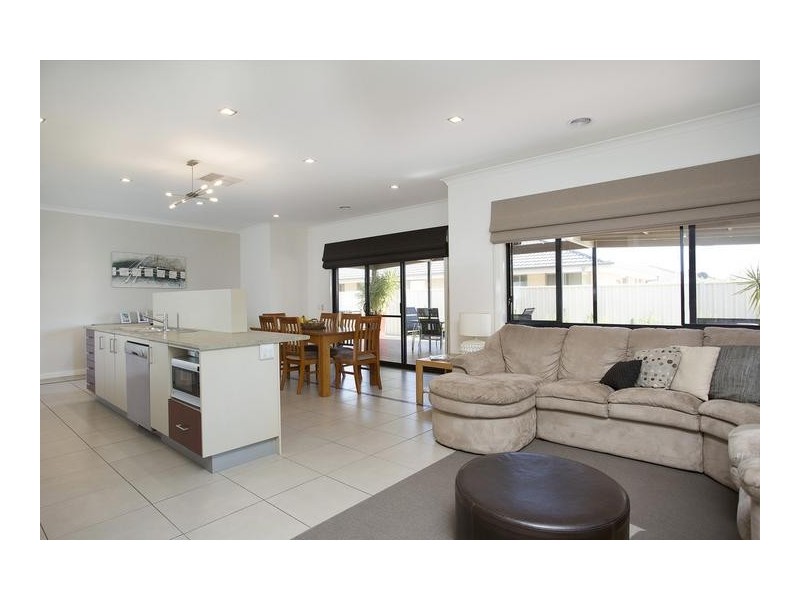 2 Black Wattle Avenue, Epsom VIC 3551