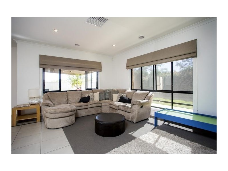 2 Black Wattle Avenue, Epsom VIC 3551