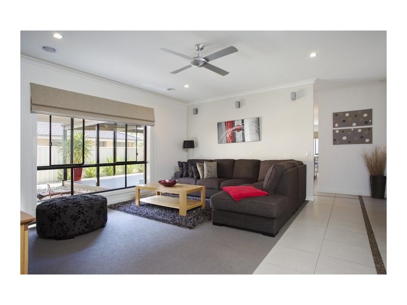 2 Black Wattle Avenue, Epsom VIC 3551