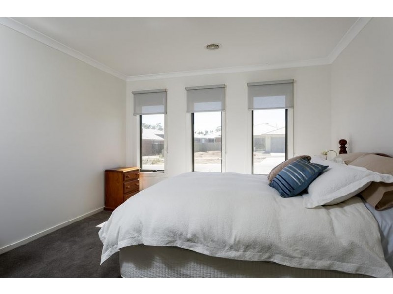 20 Lyndam Avenue, Maiden Gully VIC 3551