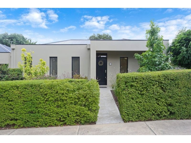 137 Havlin Street East, Flora Hill VIC 3550