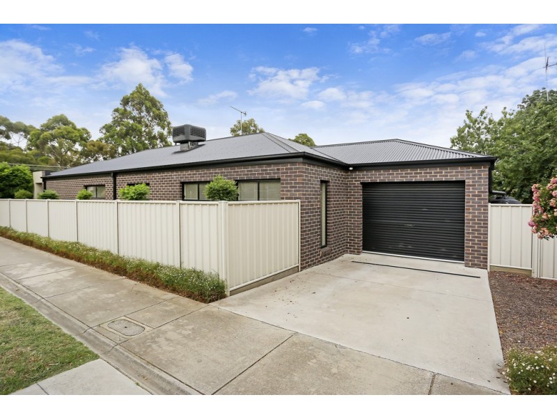 137 Havlin Street East, Flora Hill VIC 3550
