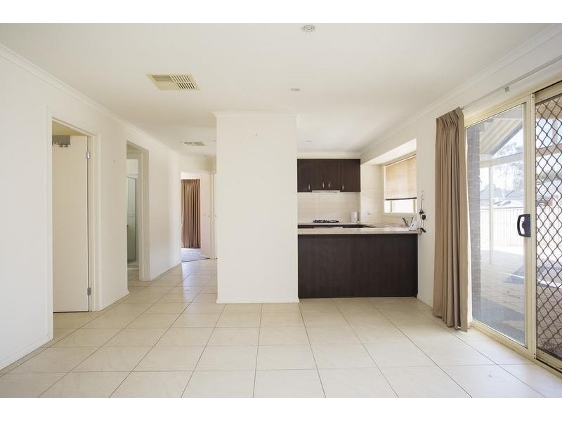 18 Londonderry Way, Epsom VIC 3551