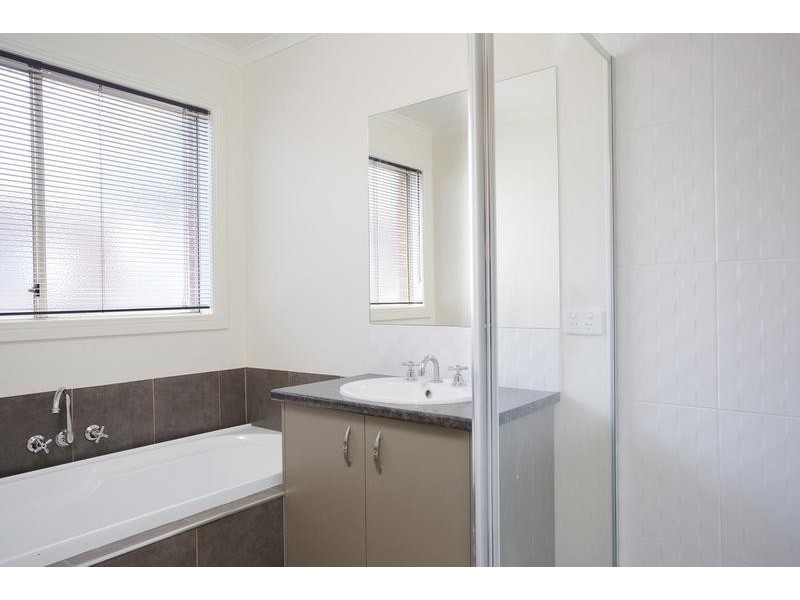 18 Londonderry Way, Epsom VIC 3551