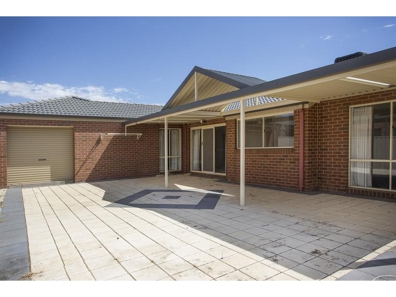 18 Londonderry Way, Epsom VIC 3551