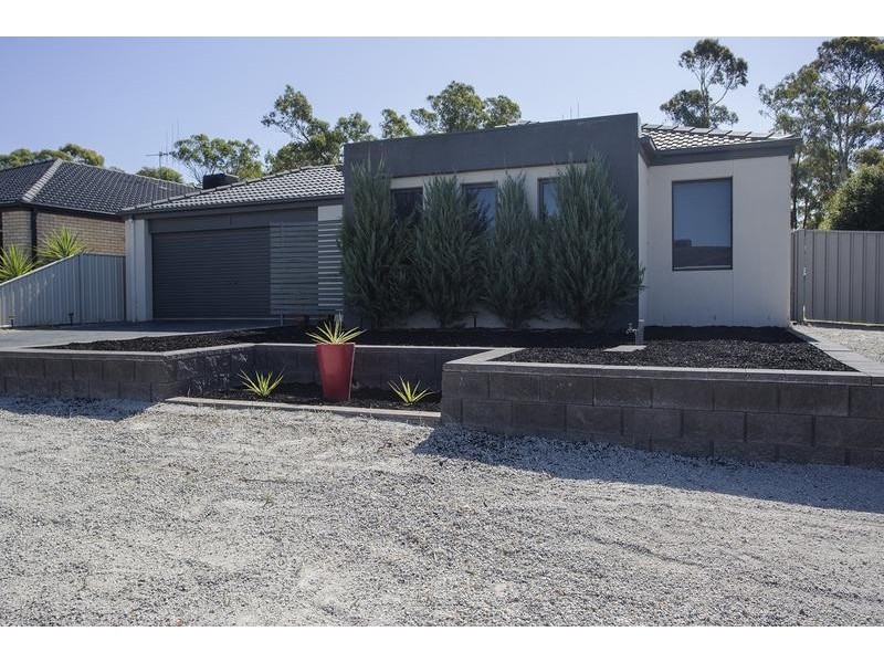 32 Peacock Drive, Epsom VIC 3551