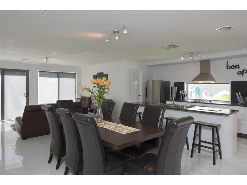 32 Peacock Drive, Epsom VIC 3551