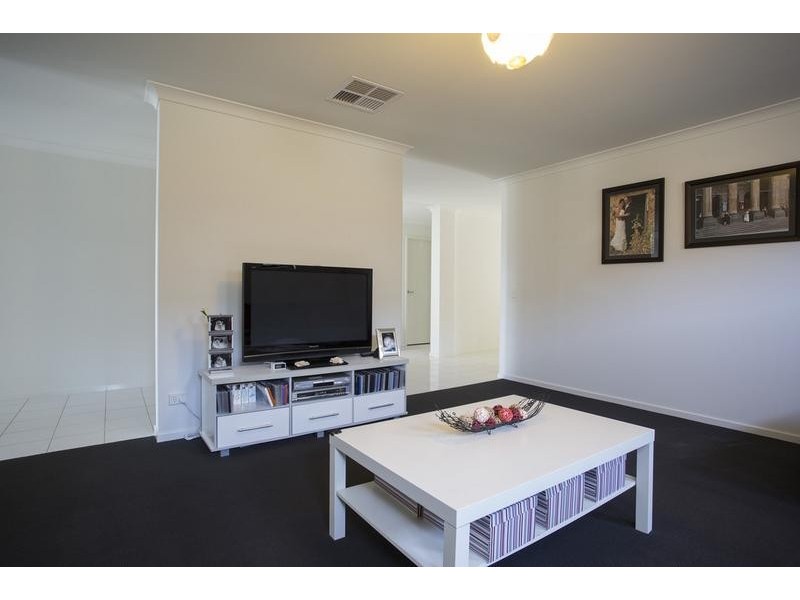 32 Peacock Drive, Epsom VIC 3551