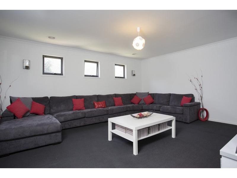 32 Peacock Drive, Epsom VIC 3551