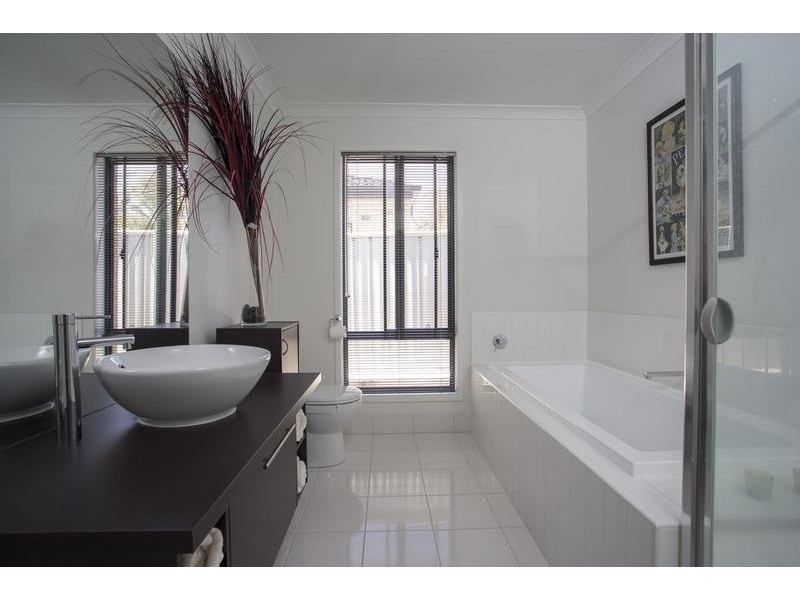 32 Peacock Drive, Epsom VIC 3551