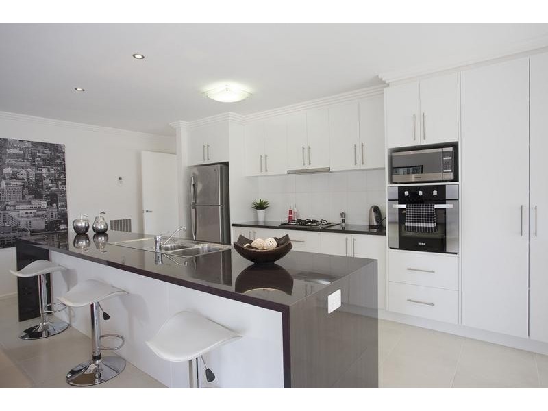 16 Market Garden Circuit, Epsom VIC 3551