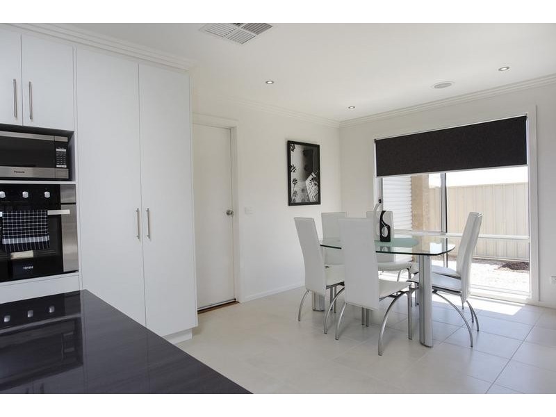 16 Market Garden Circuit, Epsom VIC 3551