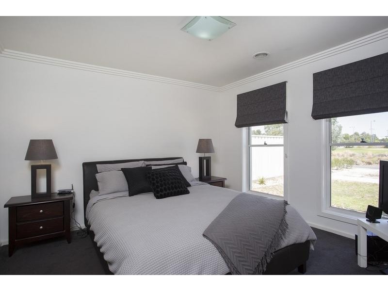 16 Market Garden Circuit, Epsom VIC 3551