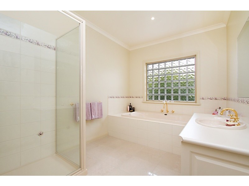 5 Adelle Court, Strathdale VIC 3550