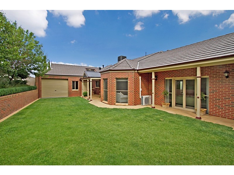 5 Adelle Court, Strathdale VIC 3550