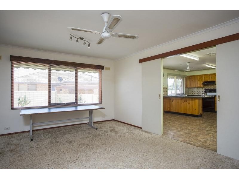 5 Howell Crescent, Kangaroo Flat VIC 3555