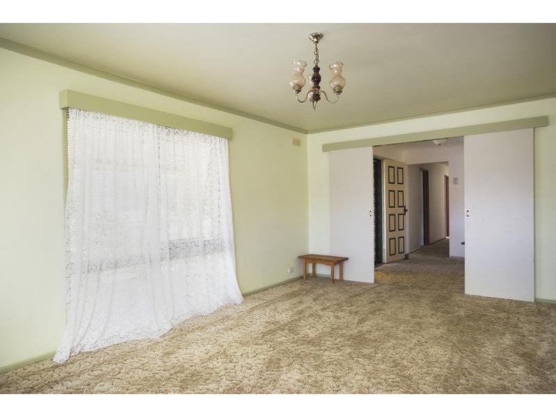 5 Howell Crescent, Kangaroo Flat VIC 3555