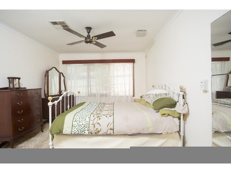 5 Howell Crescent, Kangaroo Flat VIC 3555