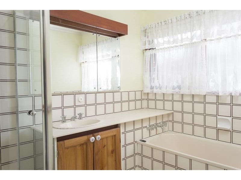 5 Howell Crescent, Kangaroo Flat VIC 3555