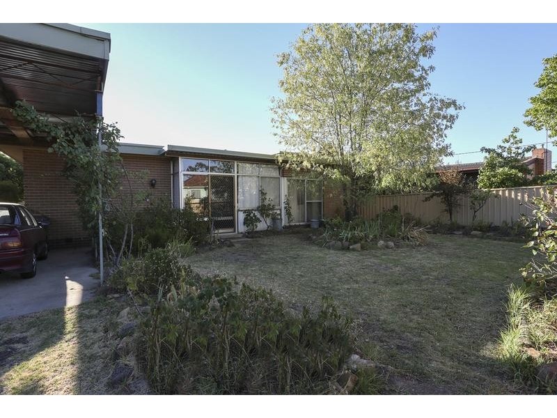 16 Longmore Street, Kangaroo Flat VIC 3555