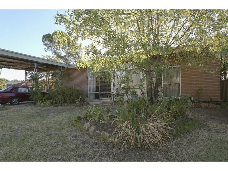 16 Longmore Street, Kangaroo Flat VIC 3555