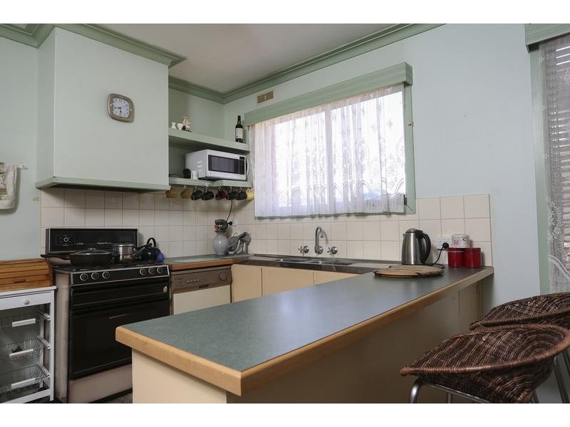 16 Longmore Street, Kangaroo Flat VIC 3555