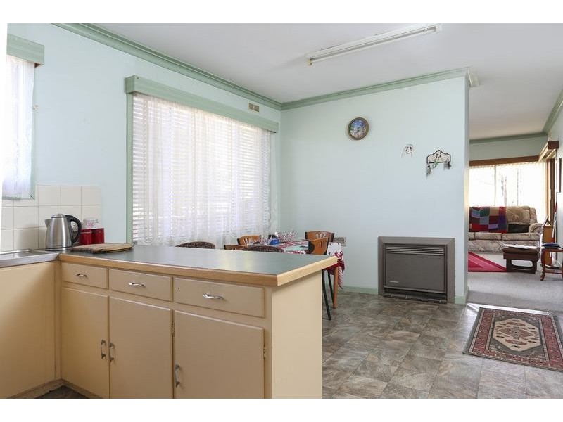 16 Longmore Street, Kangaroo Flat VIC 3555