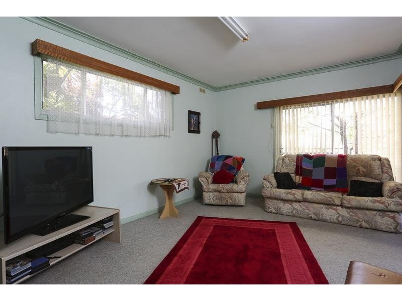 16 Longmore Street, Kangaroo Flat VIC 3555