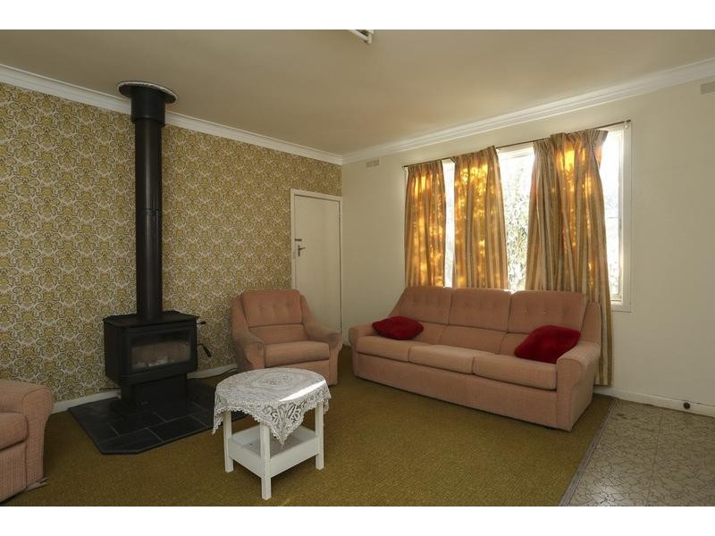 16 Longmore Street, Kangaroo Flat VIC 3555