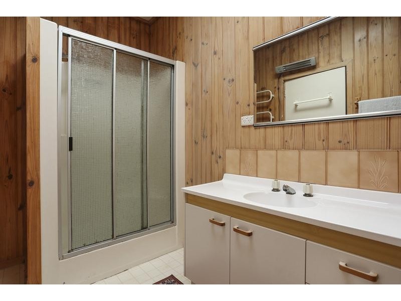 16 Longmore Street, Kangaroo Flat VIC 3555