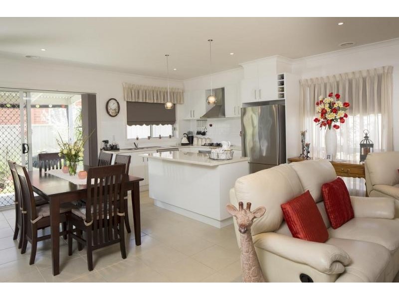 30 Barnett Drive, Kangaroo Flat VIC 3555