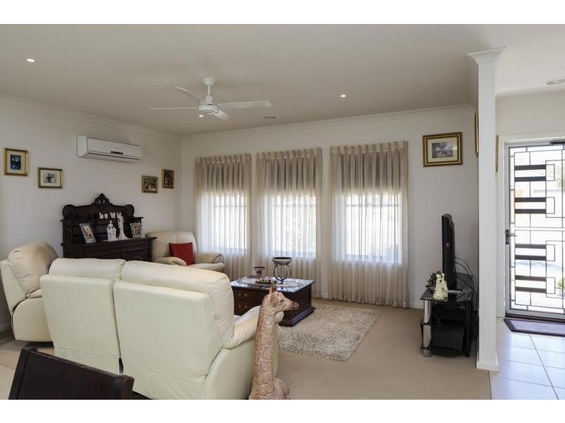 30 Barnett Drive, Kangaroo Flat VIC 3555