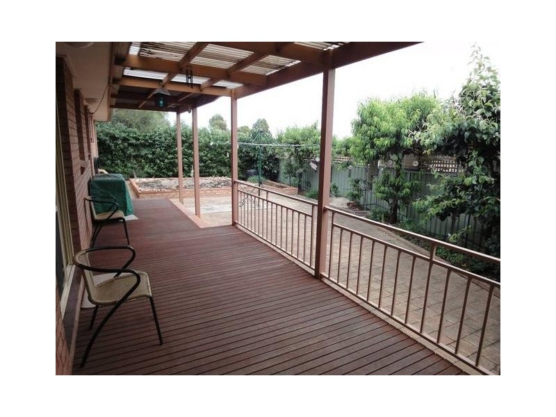 2/6 Davey Close, Flora Hill VIC 3550