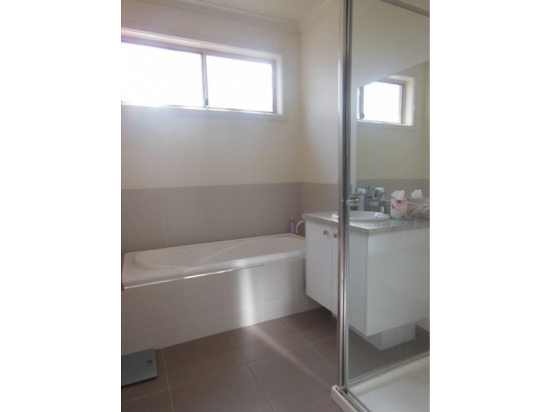 1A Davey Close, Flora Hill VIC 3550