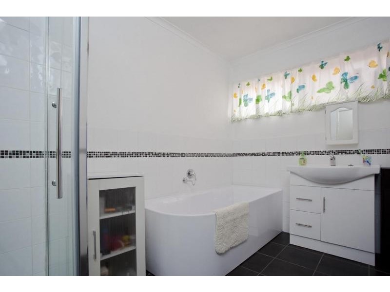 21 Osborn Avenue, Kangaroo Flat VIC 3555