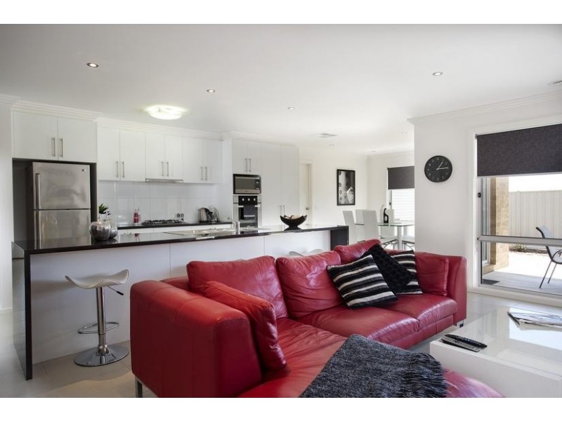 16 Market Garden Circuit, Epsom VIC 3551