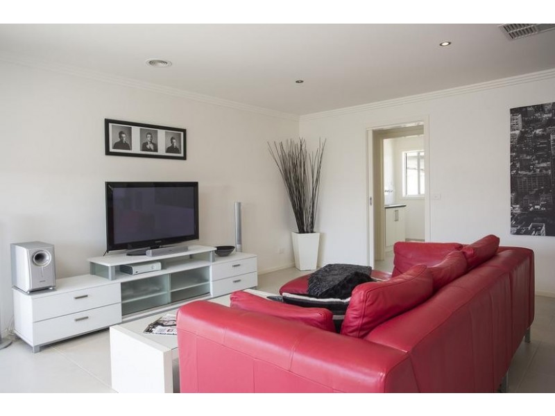 16 Market Garden Circuit, Epsom VIC 3551