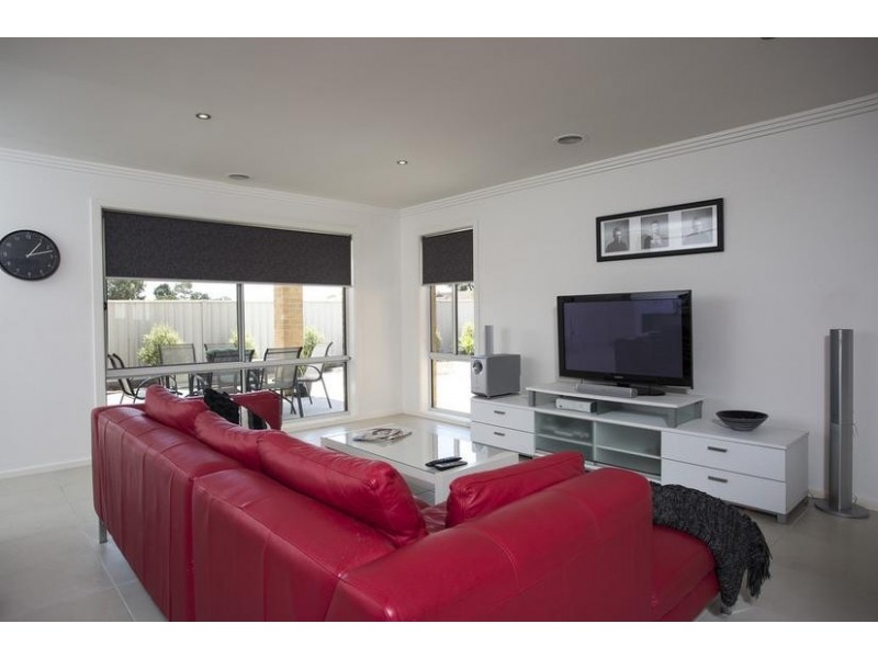 16 Market Garden Circuit, Epsom VIC 3551