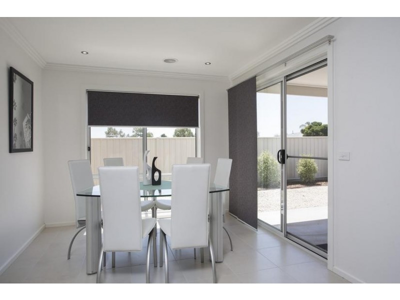 16 Market Garden Circuit, Epsom VIC 3551