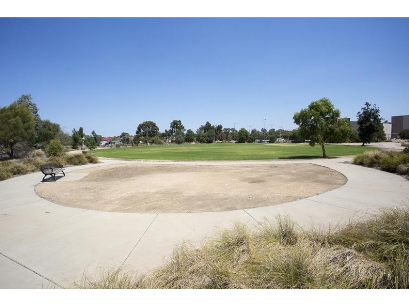 16 Market Garden Circuit, Epsom VIC 3551