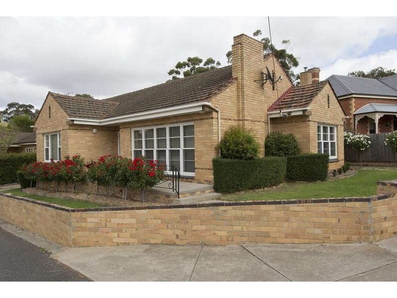 32 Reginald Street, Quarry Hill VIC 3550