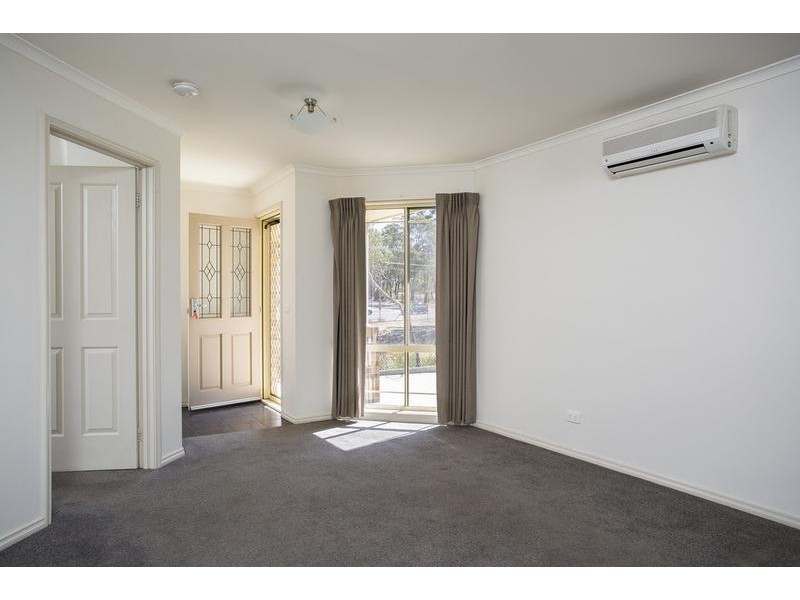 221B Aspinall Street, Kangaroo Flat VIC 3555
