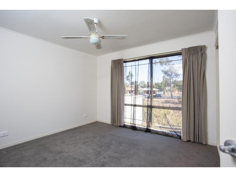 221B Aspinall Street, Kangaroo Flat VIC 3555